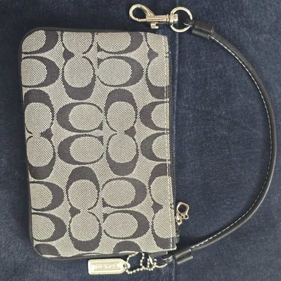 Coach | Signature Canvas Pouch - Picture 4 of 7